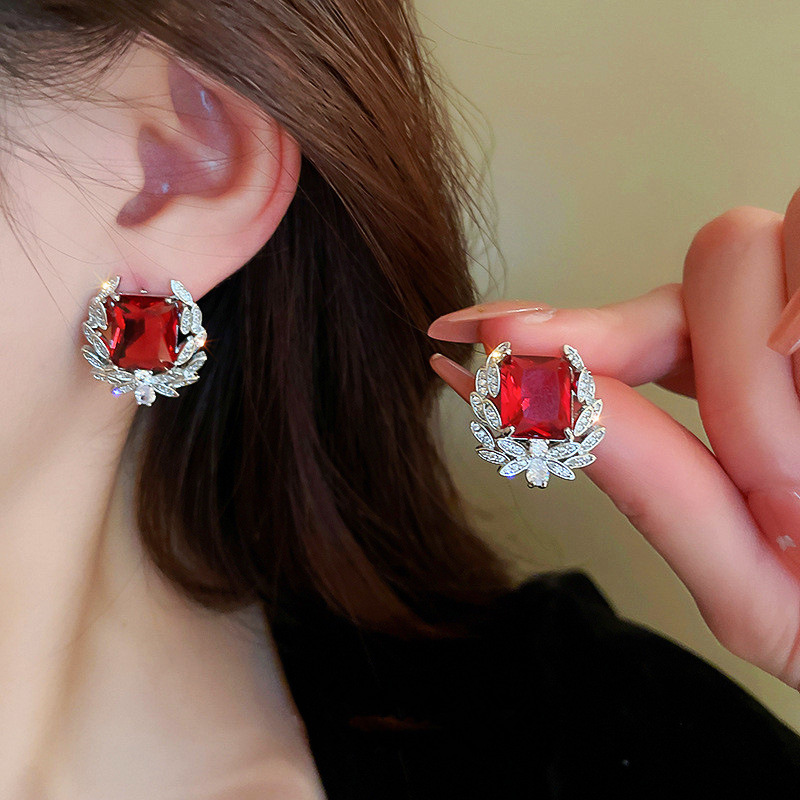 Cao Shi Leaf Zircon Geometric Square with High Grade Palace Luxury Flower Series Earrings_voghion.com