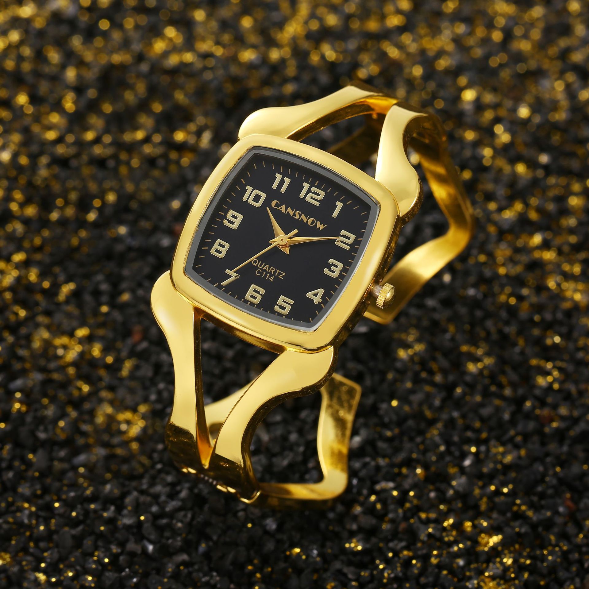 Women's Gender Retro Classic Style Geometric Opening Alloy Strap Quartz Watch