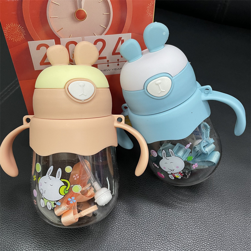 2024年嬰幼兒寶寶吸管杯帶刻度帶手柄背繩兩用水杯學飲杯450ml