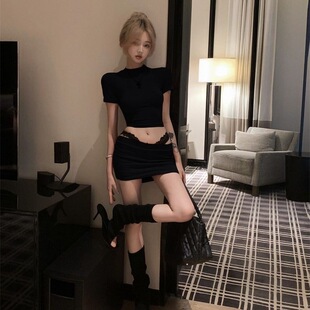 �r�д���һ������������������ɫ�������T���OӋ�е�������ȹŮ
