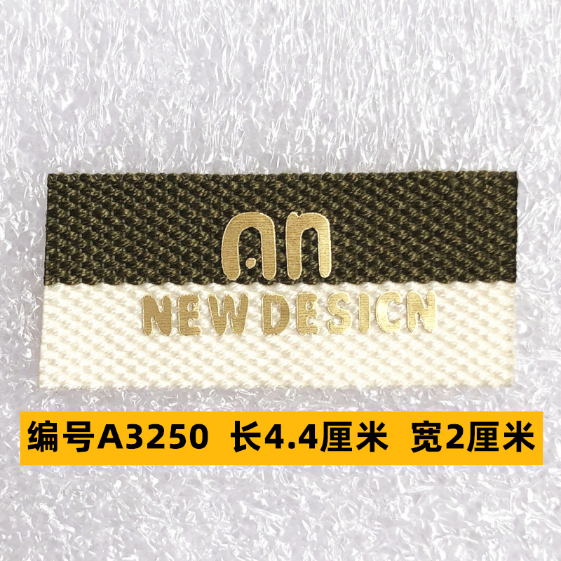 Sombrero, pantalón, equipaje, ropa para bebés, ropa para mascotas, ropa para niños, accesorios de ropa, etiquetas de tela, insignias, accesorios de marca registrada 4 muestras