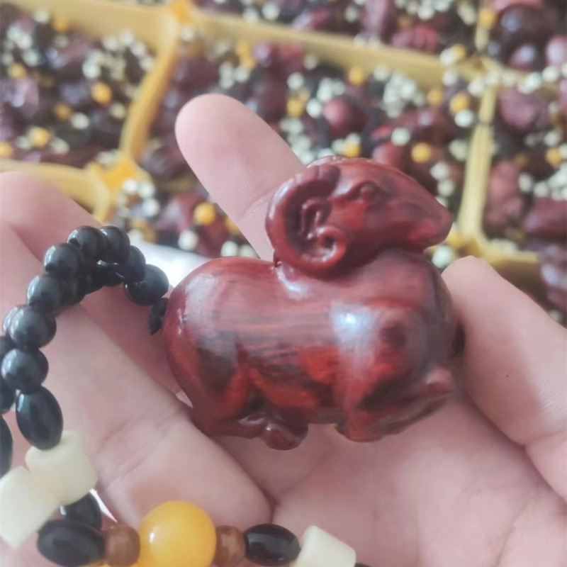 工場卸売紫檀手彫り木彫り貔貅財神ペンダント工芸品、ライブストリーミングや屋台で人気商品|undefined