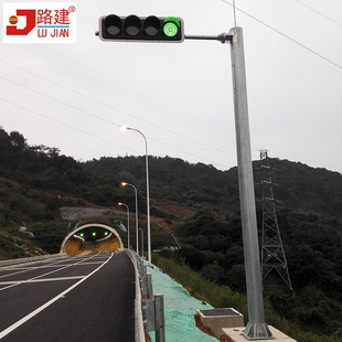 Production and wholesale single cantilever L-shaped traffic signal light pole cross road LED traffic light column processing customization