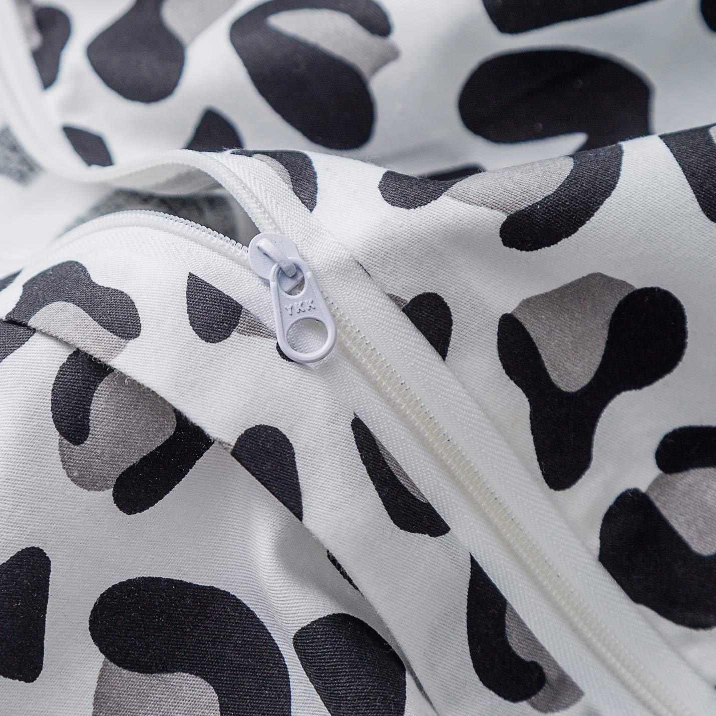 Queen White Leopard-05.jpg