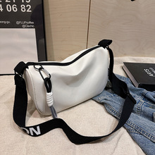 ��ˮţ����Ӱ�Ů�������p��б���С���OӋ��]��H�ٴ��� �e