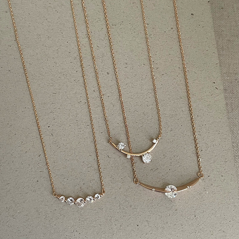 Design-inspired zirconia curved tube pendant rose gold necklace for women, light luxury niche fashion choker collarbone chain Design-inspired zirconia curved tube pendant rose gold necklace for women, light luxury niche fashion choker collarbone chain