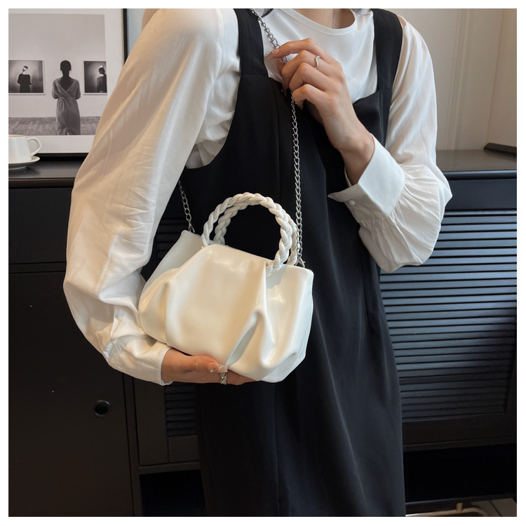 Women's Medium Pu Leather Solid Color Vintage Style Classic Style Zipper Ruched Bag display picture 15