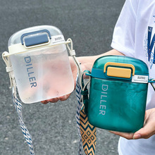 Tritan方形吸管塑料杯迪乐贝尔夏大容量斜挎水壶网红包包便携水杯