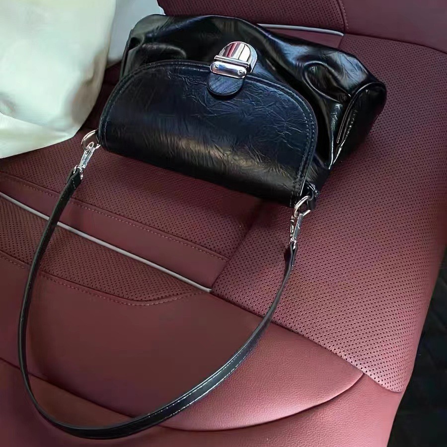2026 Autumn New Women's Retro Soft Leather Shoulder Bag French Versatile Underarm Bag Luxury Crossbody Small Bag