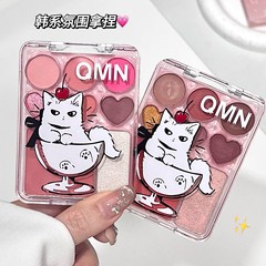 QMNステラのアイシャドーは繊細な色を見せます。