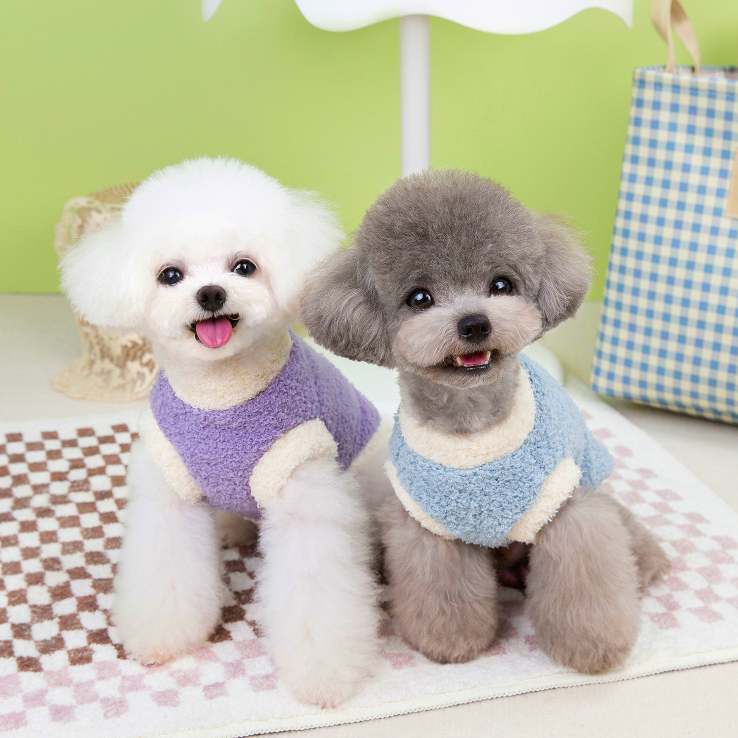 Otoño y invierno calentamiento nueva ropa de mascotas Teddy general perros pequeños y medianos gatos perros lindos ropa en stock al por mayor