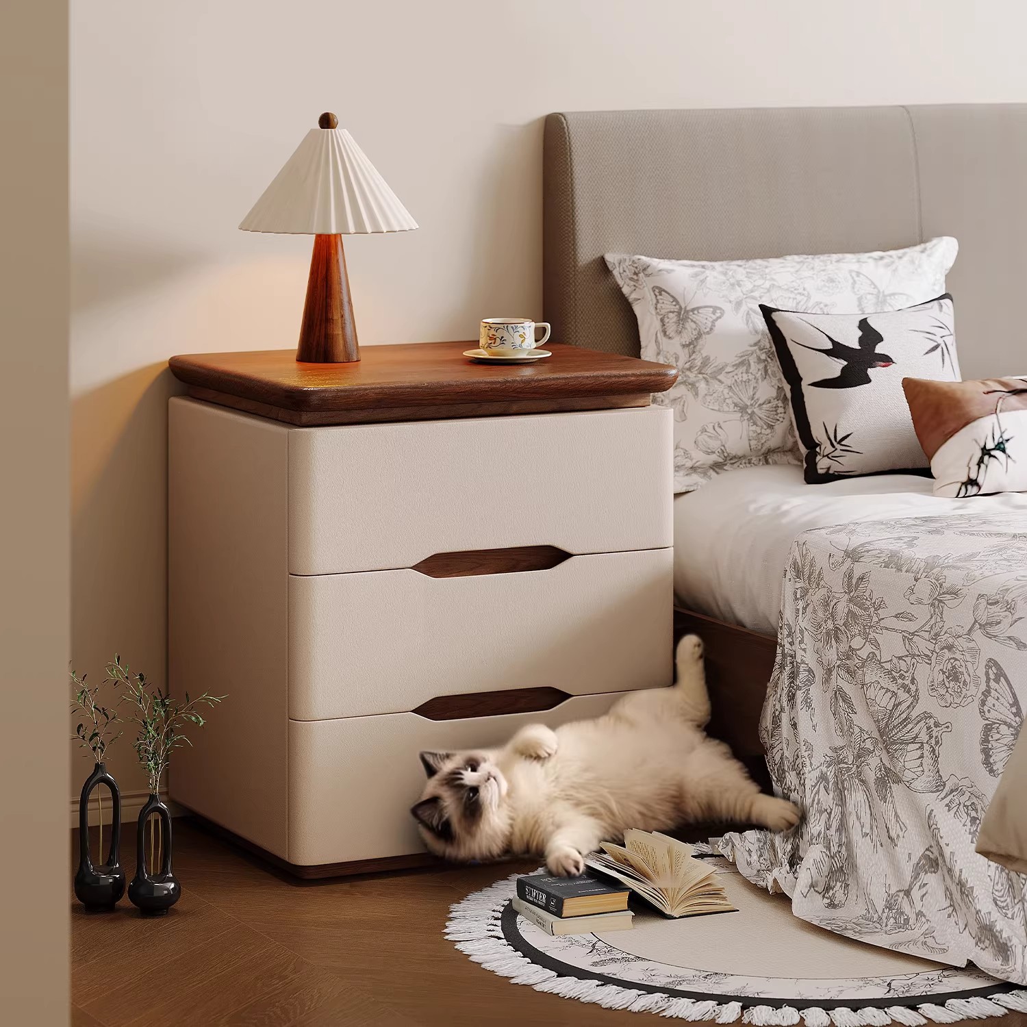 Mesa de cama de madera maciza dormitorio doméstico 2026 nuevo estilo pequeño estilo medio crema viento ligero lujoso estante de cama de alta calidad