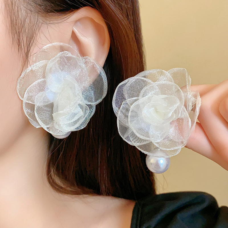 Pendientes de borla de flores de hilo de malla de tela de aguja de plata Pendientes dulces y frescos Pendientes de todo fósforo de moda Sensación de alto nivel de nicho