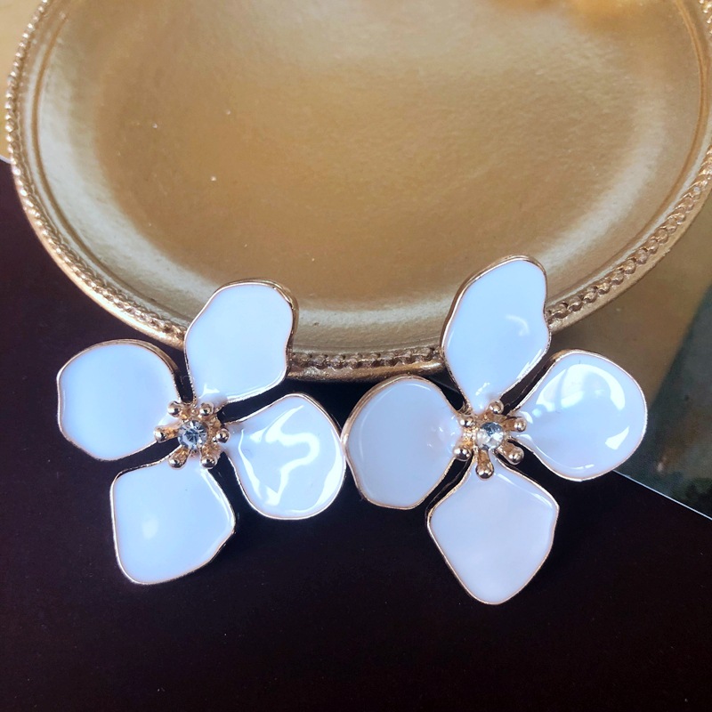 Nihaojewelry Vintage Enamel Butterfly Flower Heart Gem Earrings Wholesale Jewelry display picture 19