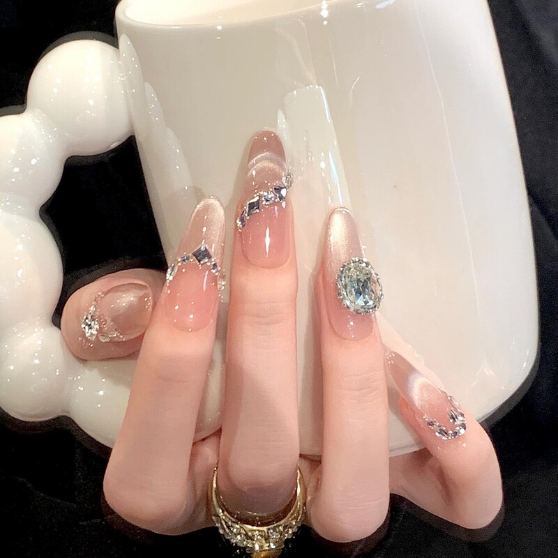 Caita-[Wedding in a Dream] Purely Handmade Wearable Nails with a Translucent Nude Color and Cat-Eye Effect That Enhance the Complexion, Wedding-Style Nail Art