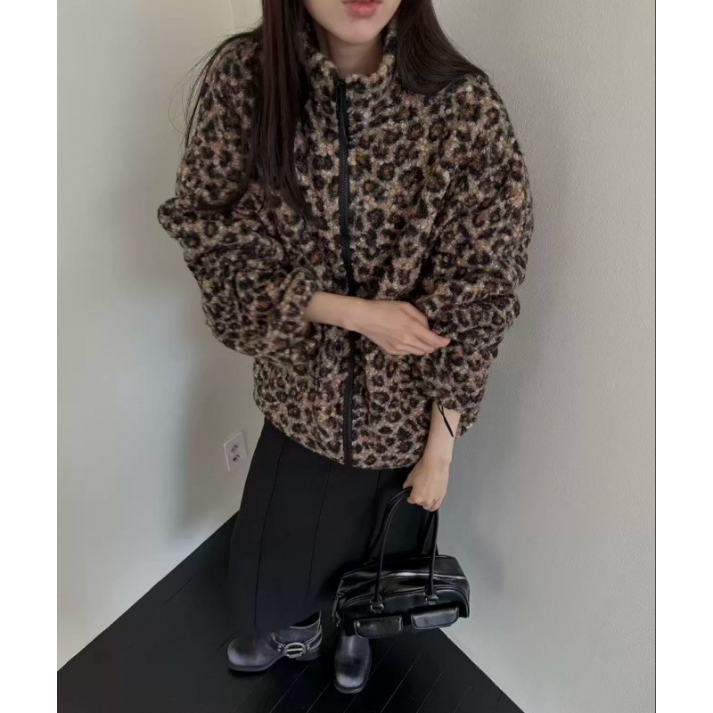 Winter keep warm velvet retro coat with zipper, Korean style