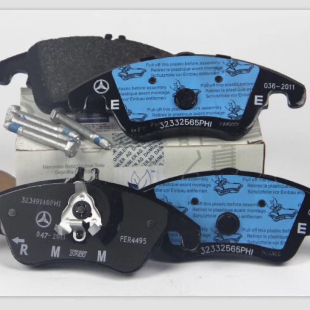 Suitable for Mercedes-Benz Glac200L C180 E260 E300 Glk400S350 Front and Rear Original Ceramic Brake Pads