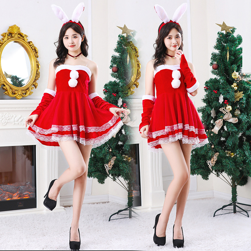 クリスマスの服の成人の女性のスーツのサンタクロースの服は服を演出します。