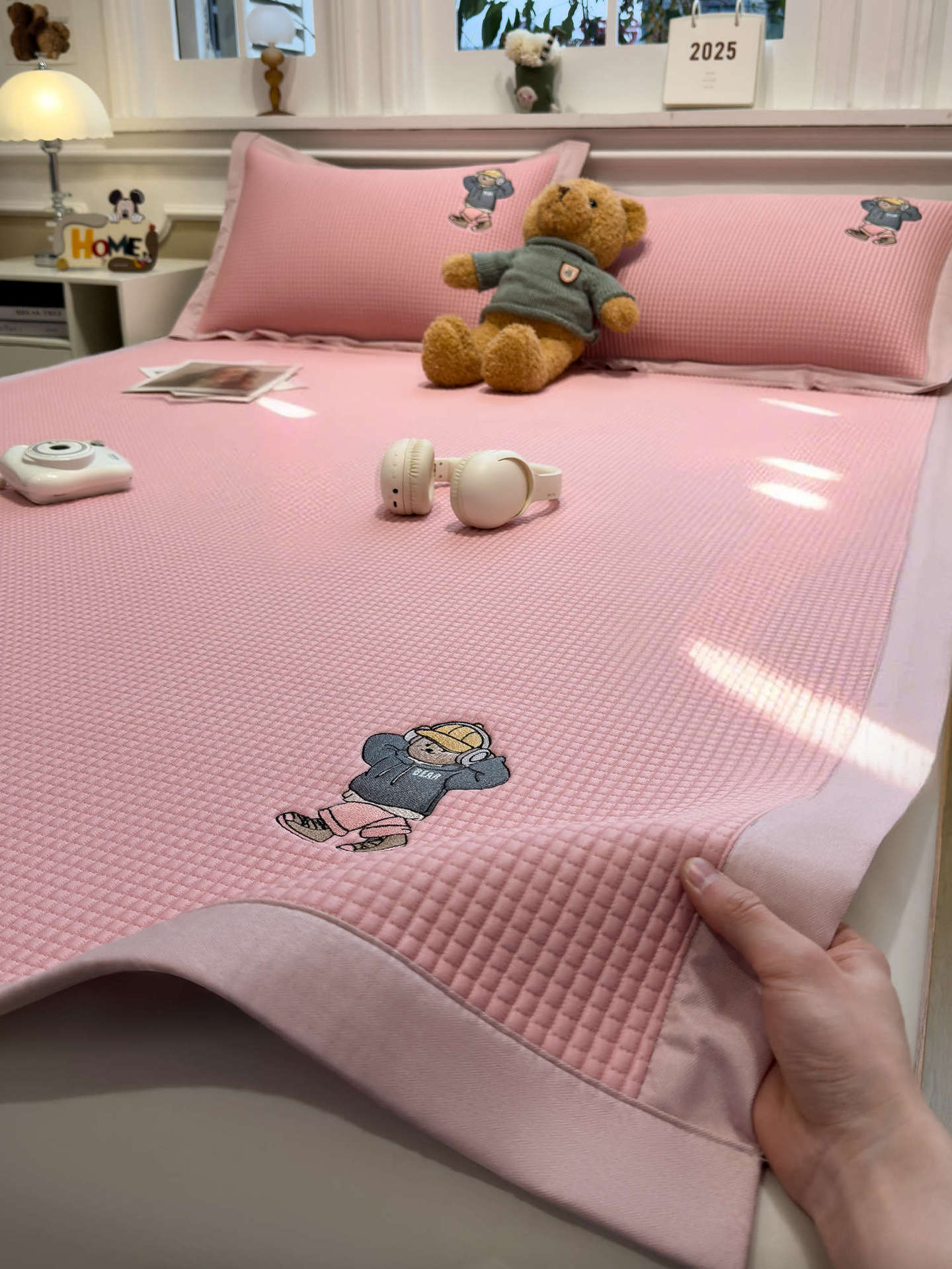 Cartoon Waffle Cool Sensation Doudou Set Aire acondicionado Set suave Set de seda de hielo Set de tres piezas de verano 2025