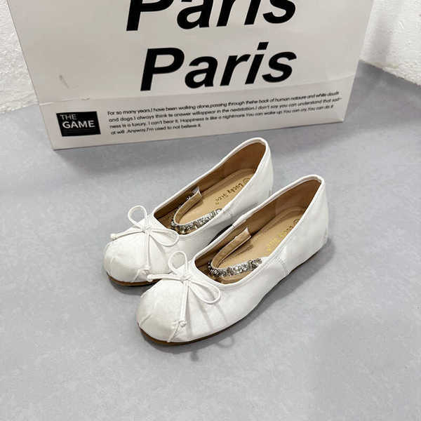 Invisible ballet shoes with rhinestones with bow low-cut made of…