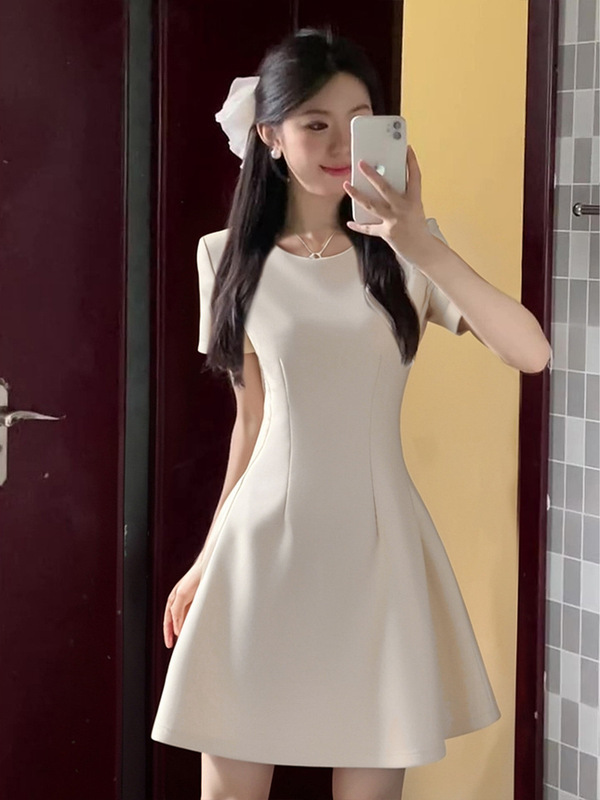 杏色正肩有袖连衣裙女夏日绝美巨好看初恋系小白裙子掐腰短裙短款|undefined