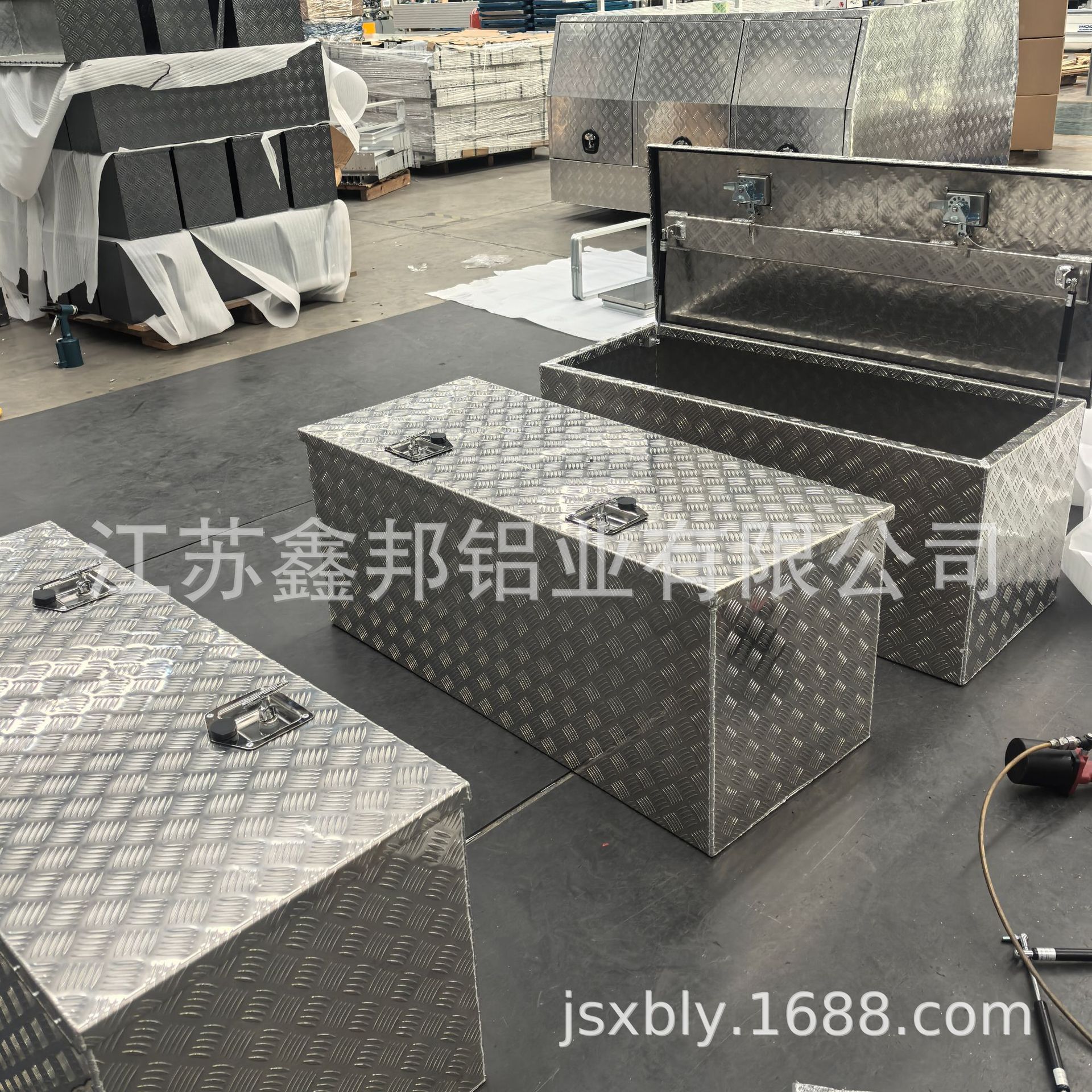 定制五条金花纹铝板皮卡工具箱房车拖挂随车抽屉铝箱黑色高亮喷漆