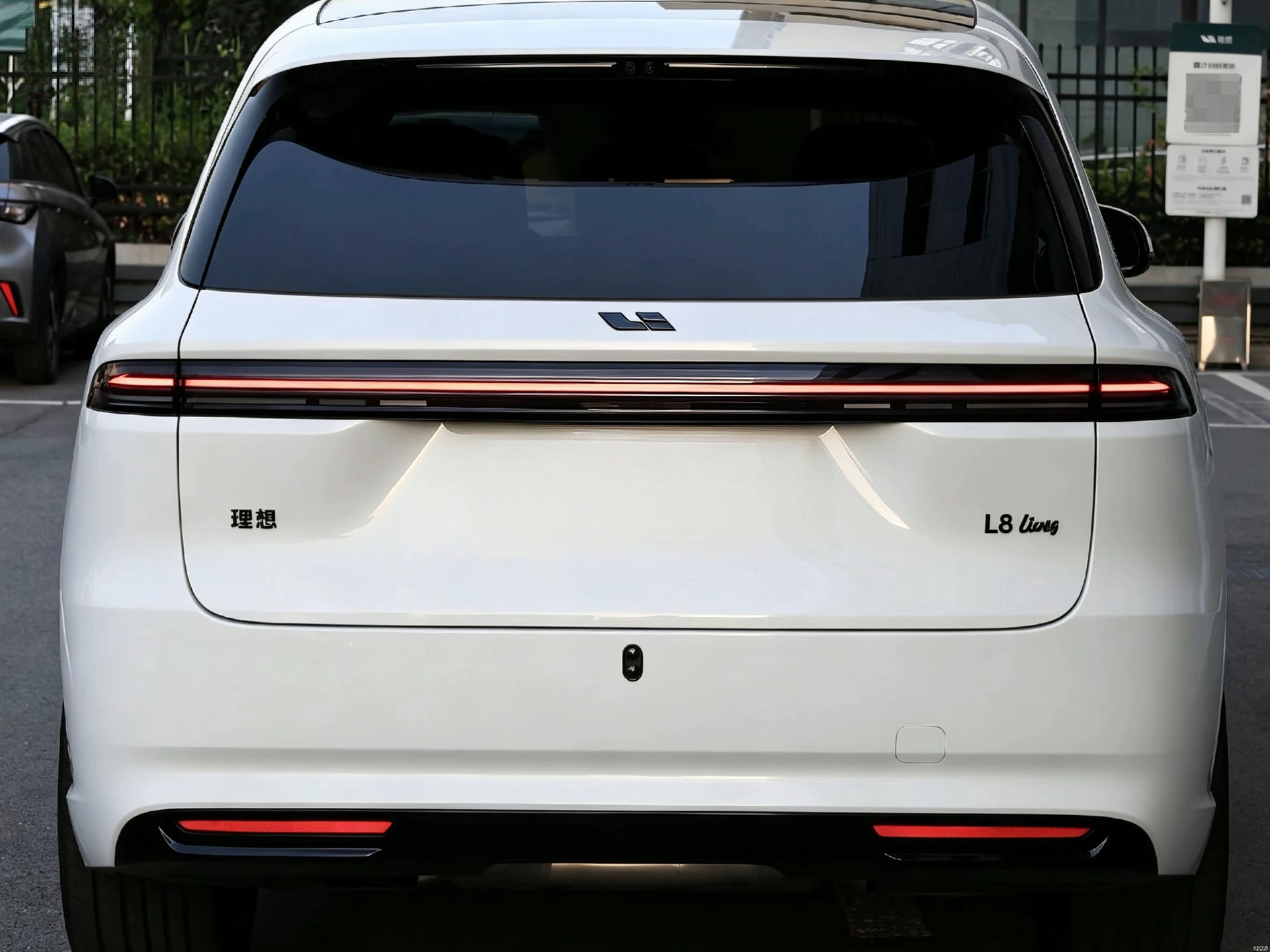 Ideal L8 Livis Front Emblem, Rear Emblem, English Letter Emblem, Car Emblem, Hood Emblem, Trunk Lettering, Tailgate Blackening