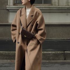 現物の長いタイプの反駁襟の双列は両面のウールのコートの女性を掛けます。