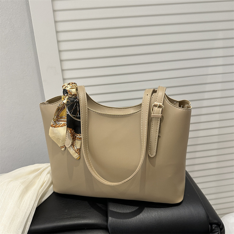 Bolso de mujer de un solo hombro de gran capacidad de textura retro 2025 primavera nuevo bolso de mujer de un solo hombro de todo fósforo