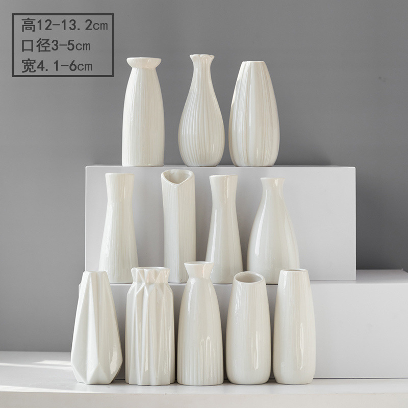 15가지 스타일이 작은 꽃병 1개로 무작위로 배포됩니다.