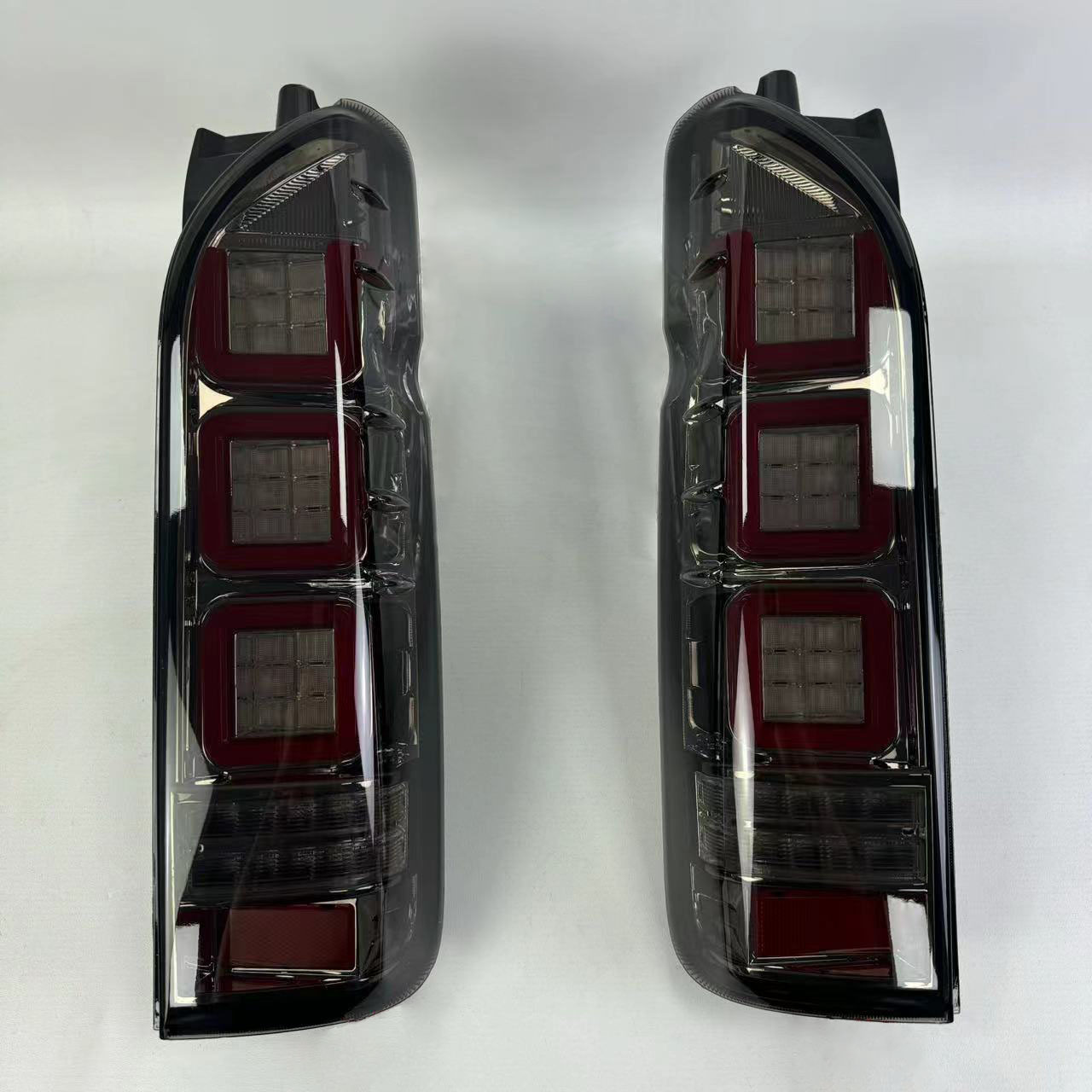 Suitable for 05-18 Toyota Hiace Hiace 200 Series Modified Led Taillights, Brake Lights, Flowing Water Turn Signals