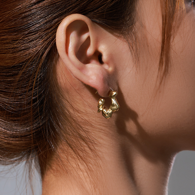 Joyería Xuping, aretes geométricos irregulares de diseño exclusivo, chapados en oro de 14k, sencillos y de alta gama, venta al por mayor para mujeres.
