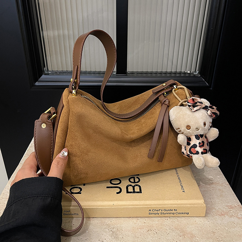 2025 nuevo otoño invierno esmerilado bolso de brazo portátil bolso de hombro de mujer bolso de almohada de viaje simple bolso de mochila