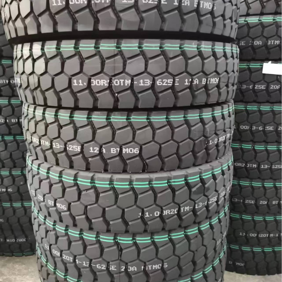 11R22.5 y 12R22.5 neumáticos radial de alambre completo neumáticos de pasajeros neumáticos estándar para vehículos de ingeniería