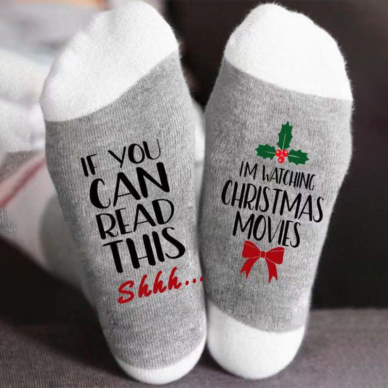 Calcetines navideños con letras de colores en contraste, estampado de muñeco de nieve, calcetines unisex de algodón con elementos navideños para comercio exterior.