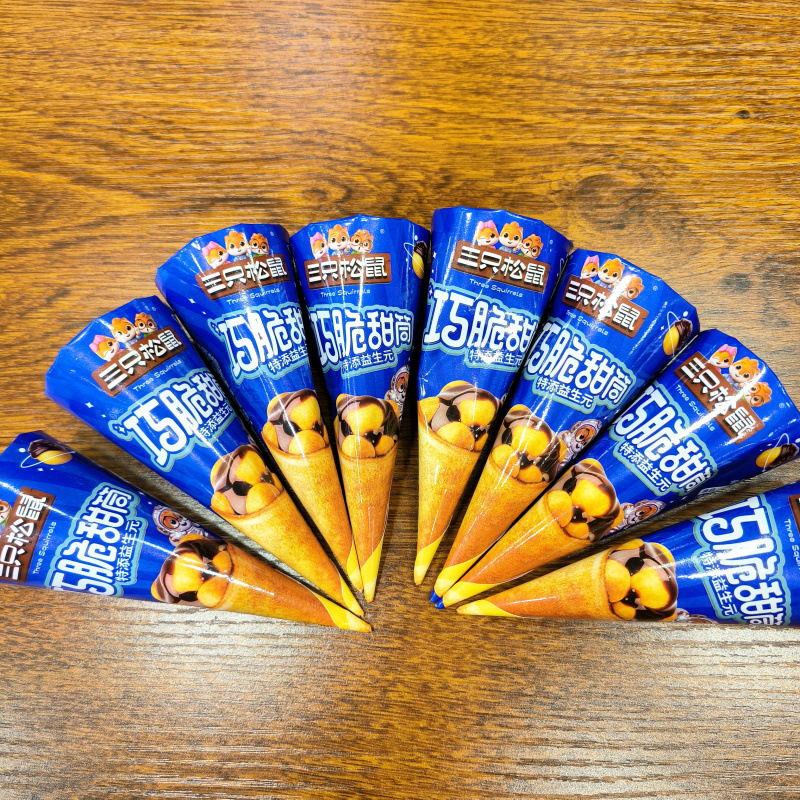 Three Squirrels Crispy Sweet Cones, 6 Pieces, Approximately 130g, Chocolate Flavor, Popular Snack Suitable for Kindergarten Snacks