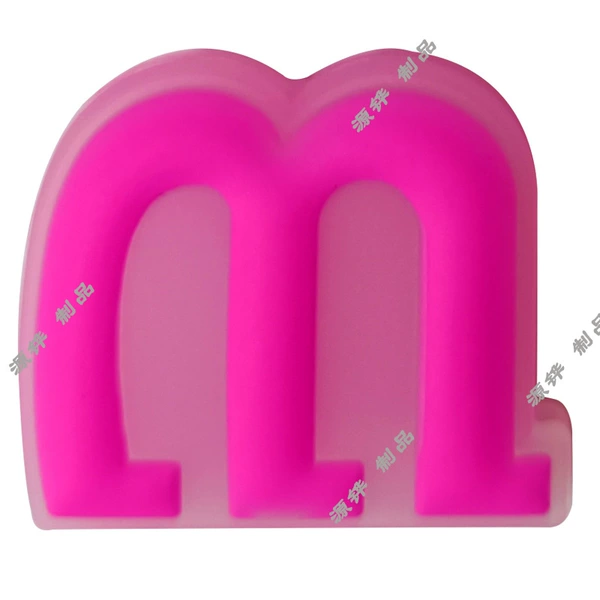 Fuchsia, letter M