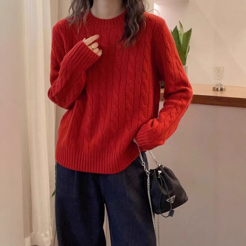 Casual gray cable-knit sweater for women, pullover style, new autumn and winter design, loose-fitting knitted base layer top Casual gray cable-knit sweater for women, pullover style, new autumn and winter design, loose-fitting knitted base layer top