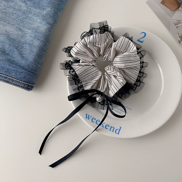 Large black lace stripe