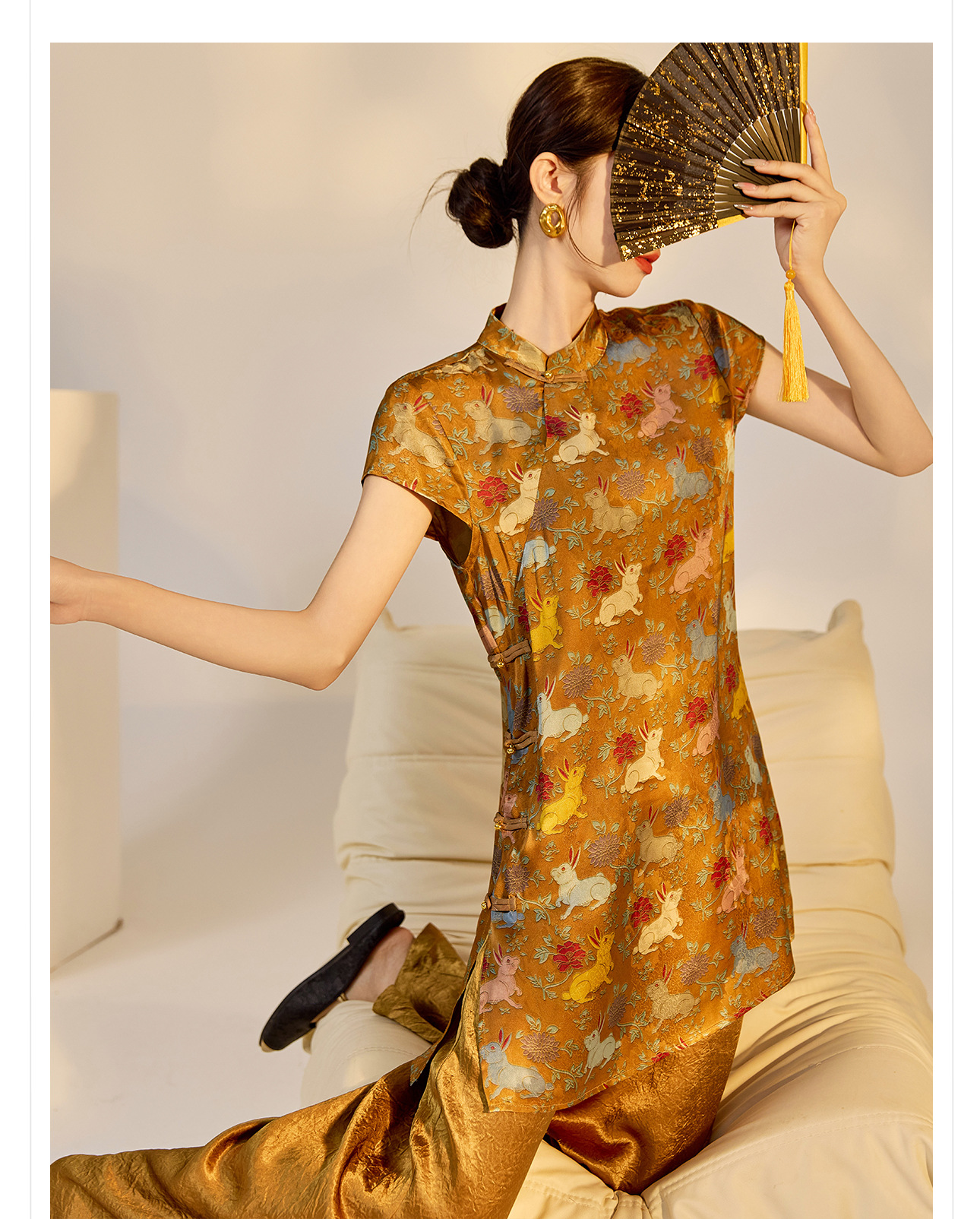 Đầm suông midi chữ A vải rayon thêu hoa cách tân cổ điển Trung Quốc — Màu đỏ san hô, Màu caramel chi tiết 21