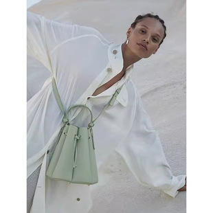 2025�¿���ƤŮ��polene�μ�б������Ứ��ˮͰ��С���OӋ�r�а�