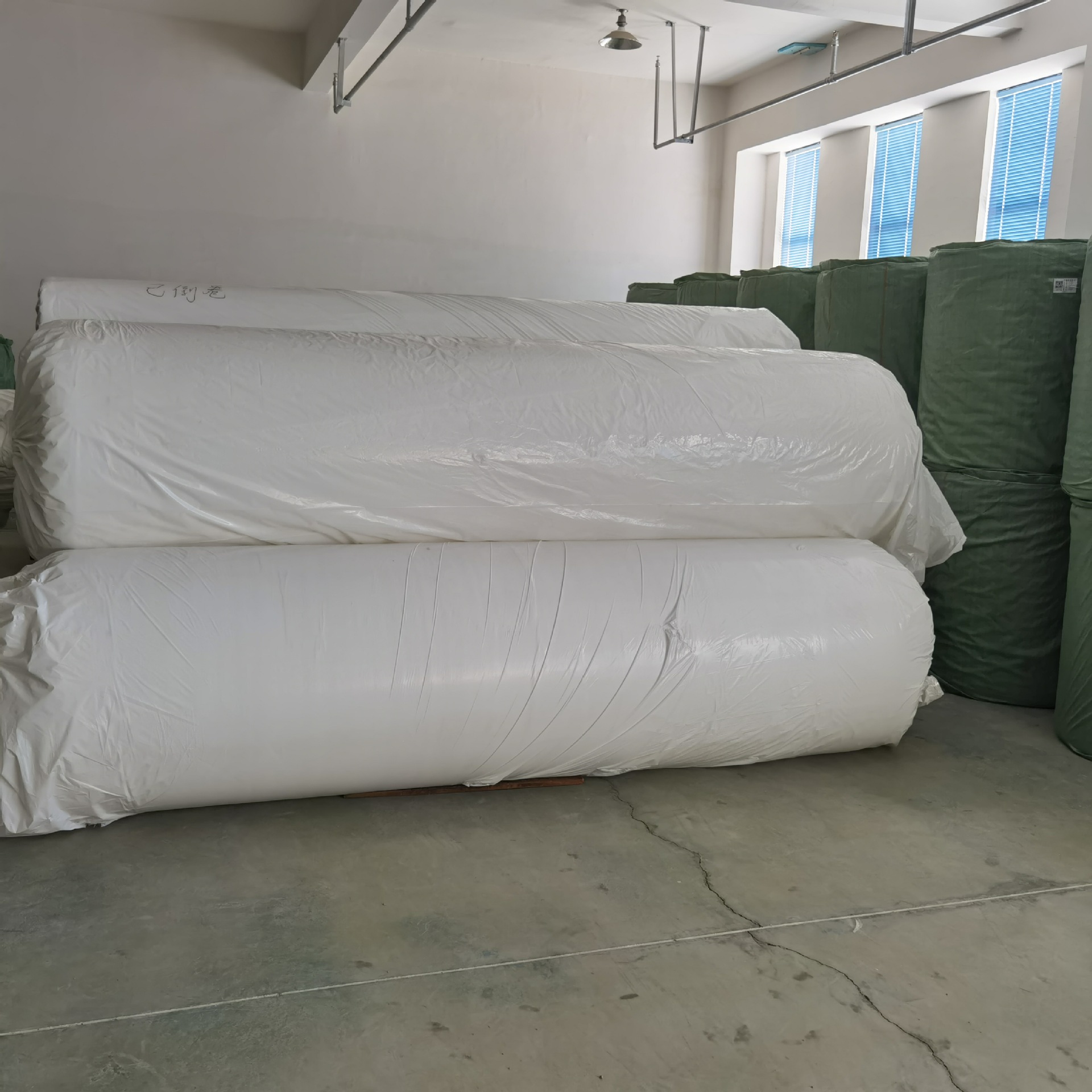 PP木浆涤纶黏胶防尘纸水刺无纺布100g全涤纶100%聚酯纤维pet