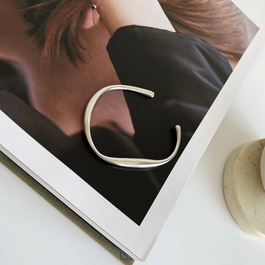 925 plata esterlina Corea del Sur Dongdaemun sólido irregular streamline pulsera femenina luz lujo Mori estudiante alto sentido