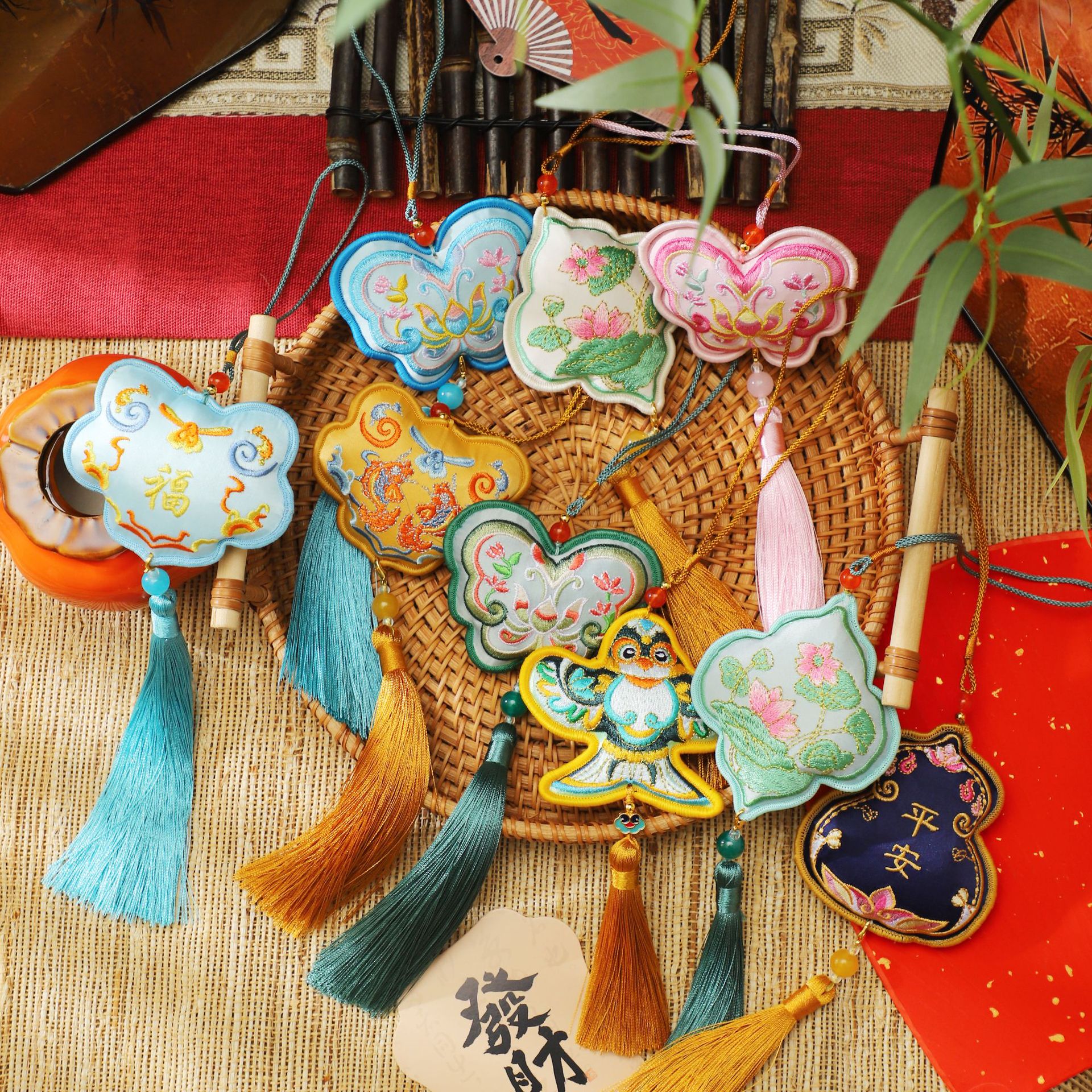 Colgante de cerradura concéntrica de siete colores de cordier de estilo chino decoración de barril de fiesta de Año Nuevo con flores de material DIY colgante de flores