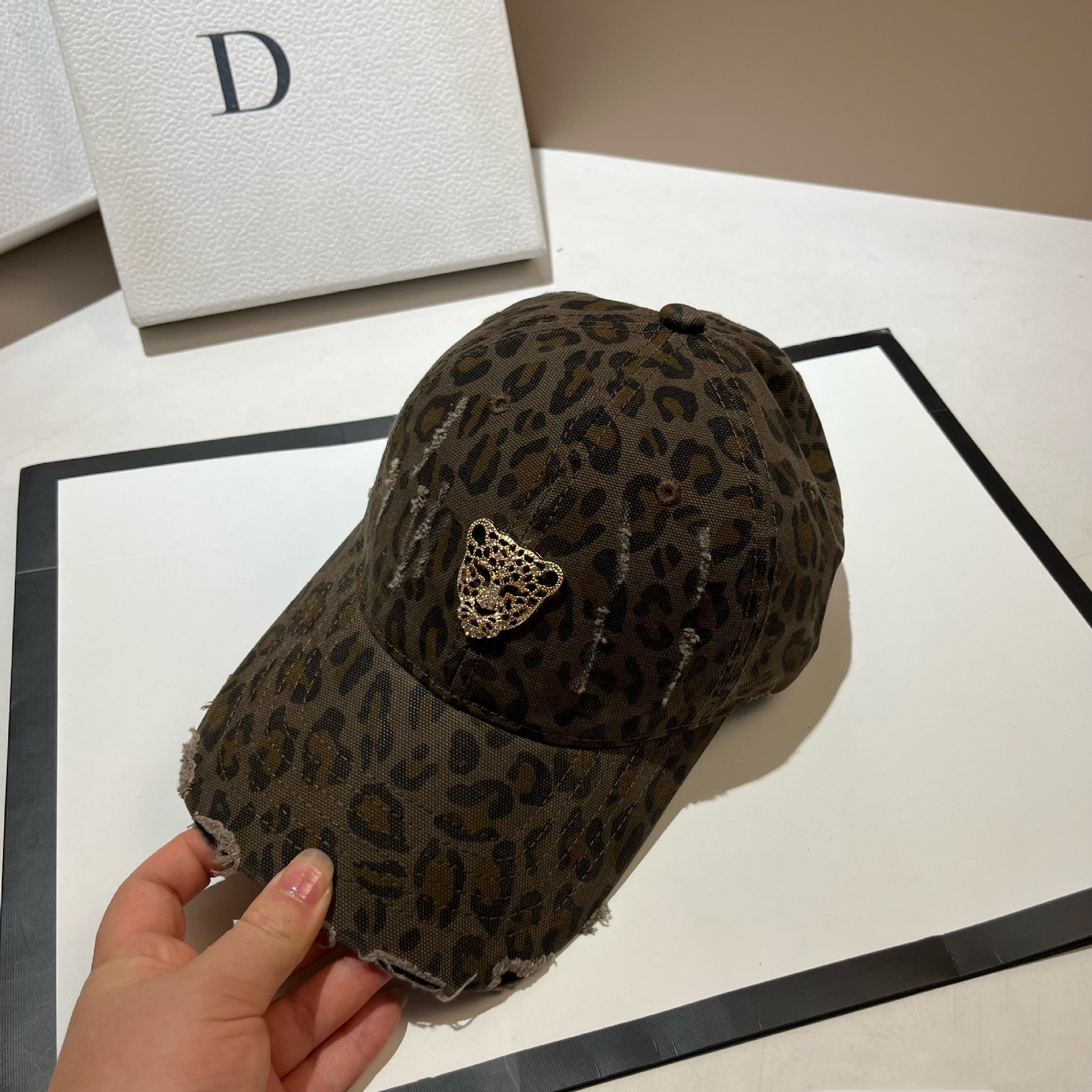 Sweet and Cool Leopard Pattern Baseball Korean Edition Star Style Personalized Piercing Duck Tongue Fashion Outdoor_voghion.com