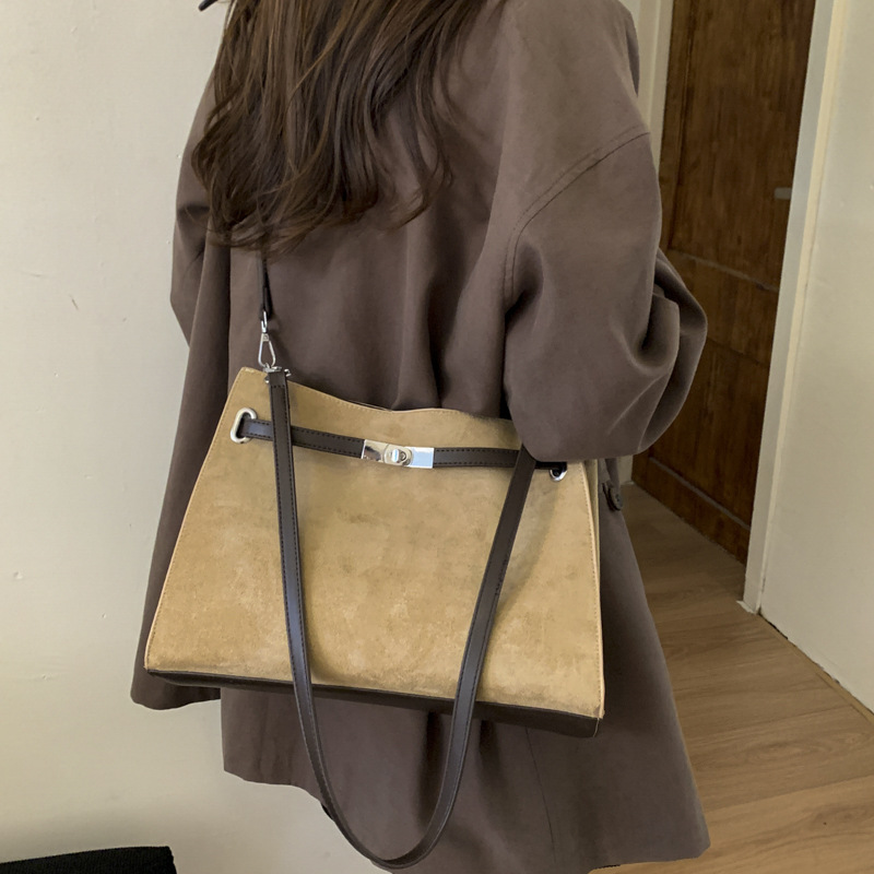 Cross-border retro mate bolso Kylie mujeres otoño / invierno 2025 nuevo estilo universal bolso de hombro de viaje mochila bolso de moda