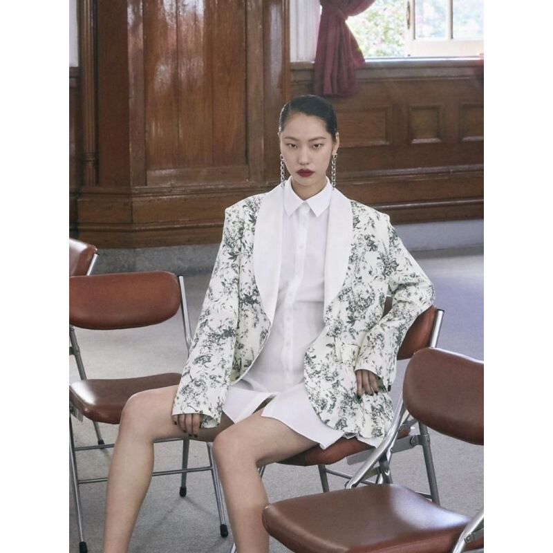 Longmei French retro green fruit collar floral blazer for women, early autumn 2026 new design, niche loose cardigan jacket Longmei French retro green fruit collar floral blazer for women, early autumn 2026 new design, niche loose cardigan jacket