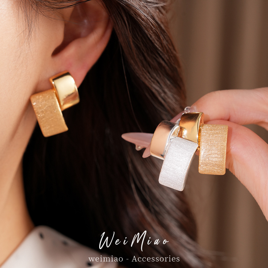 18k oro real galvanizado aguja de plata dibujada geometría pernos personalidad simple pendientes de viento frío ligero lujo alta sensación de auriculares