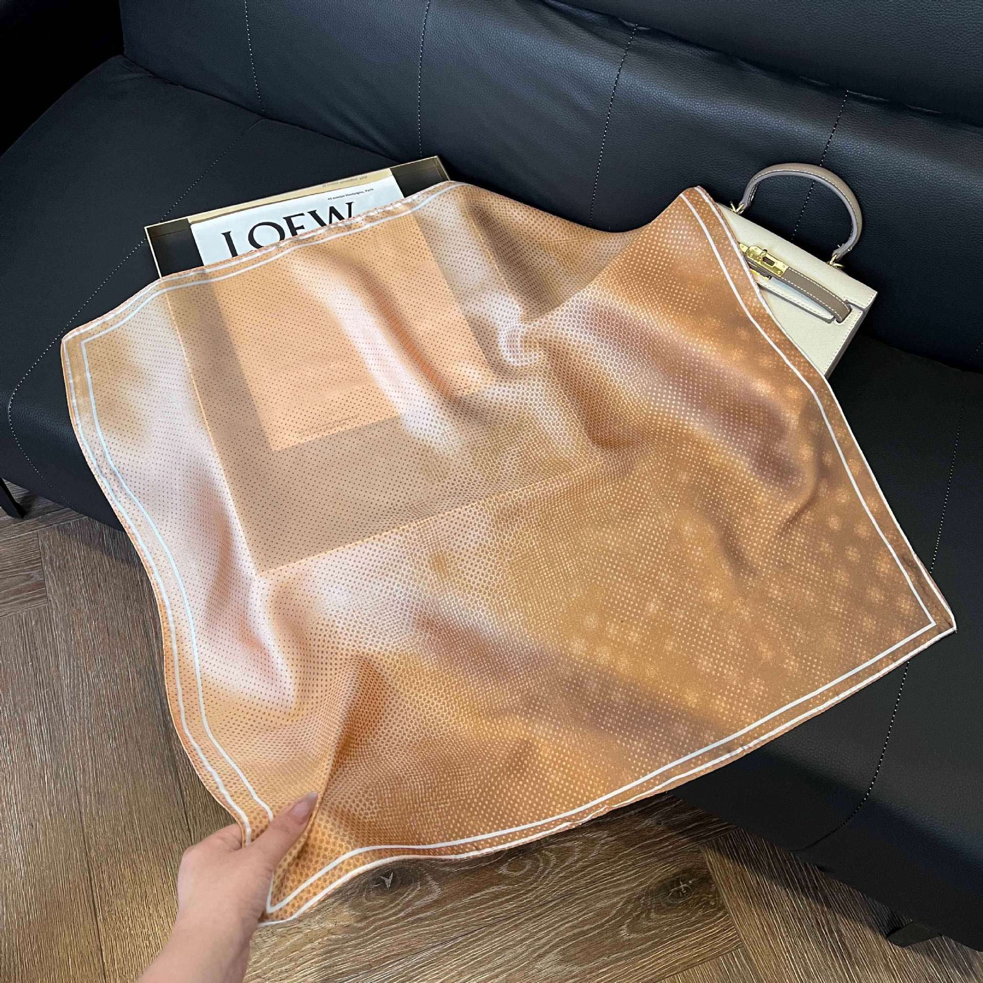 Transfronterizos nuevos bufandas de seda azul de alto nivel de seda cuadrada de simulación bufandas de moda de decoración de moda de combinación bolsa correa de pelo bufandas profesionales