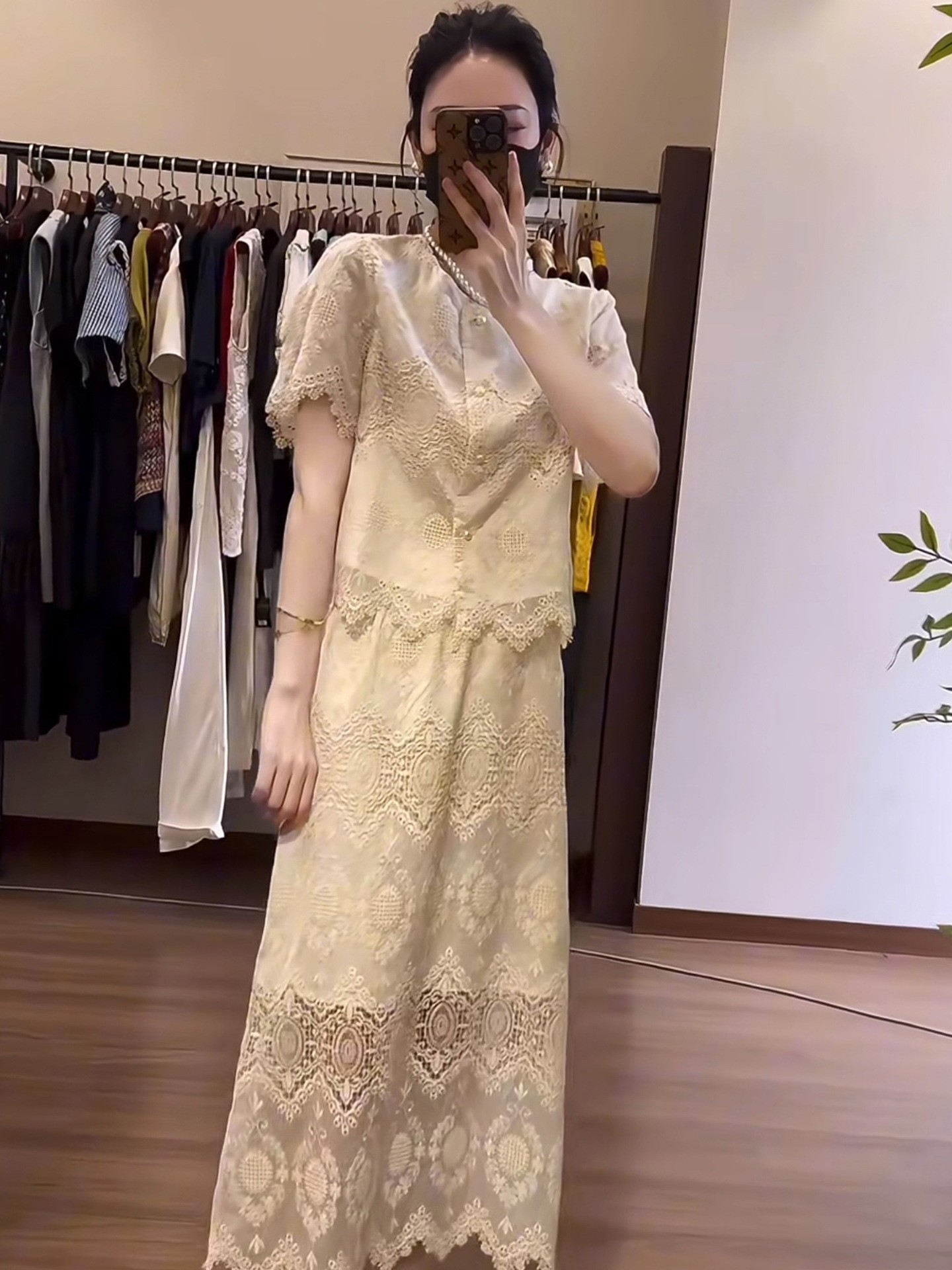 Bộ hai món áo thêu ren phối váy chữ A phong cách Tân Trung Hoa — Áo, Váy nửa